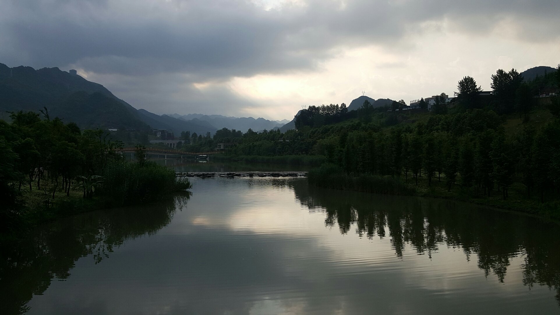 贵州省六盘水市钟山区凉都大道靠近六盘水市妇幼保健院_乌蒙大山分享_