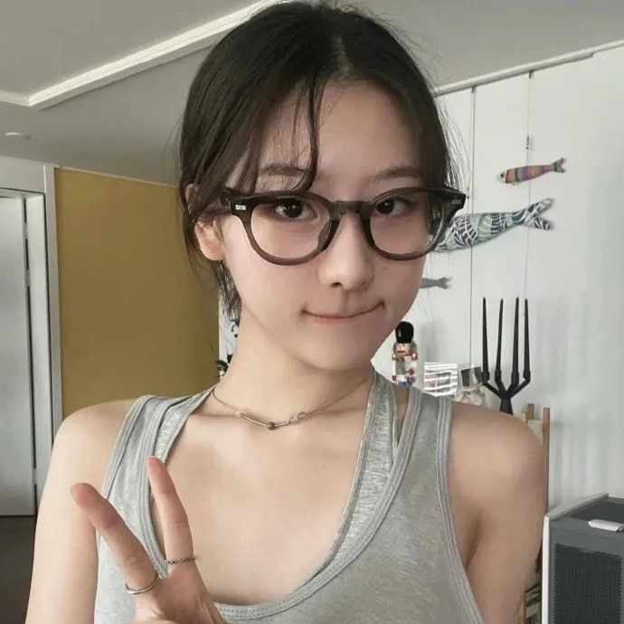 张子枫 / 张伟丽 / 李心洁 / 姚晨 / 李晓川 / 蔡珩 / 曾慕梅 / 柴烨 / 蒋昀霖